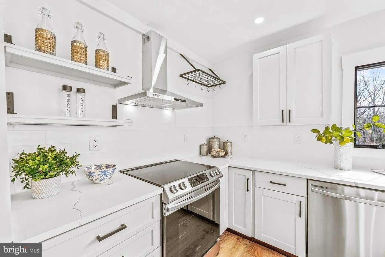 176 Old River Rd