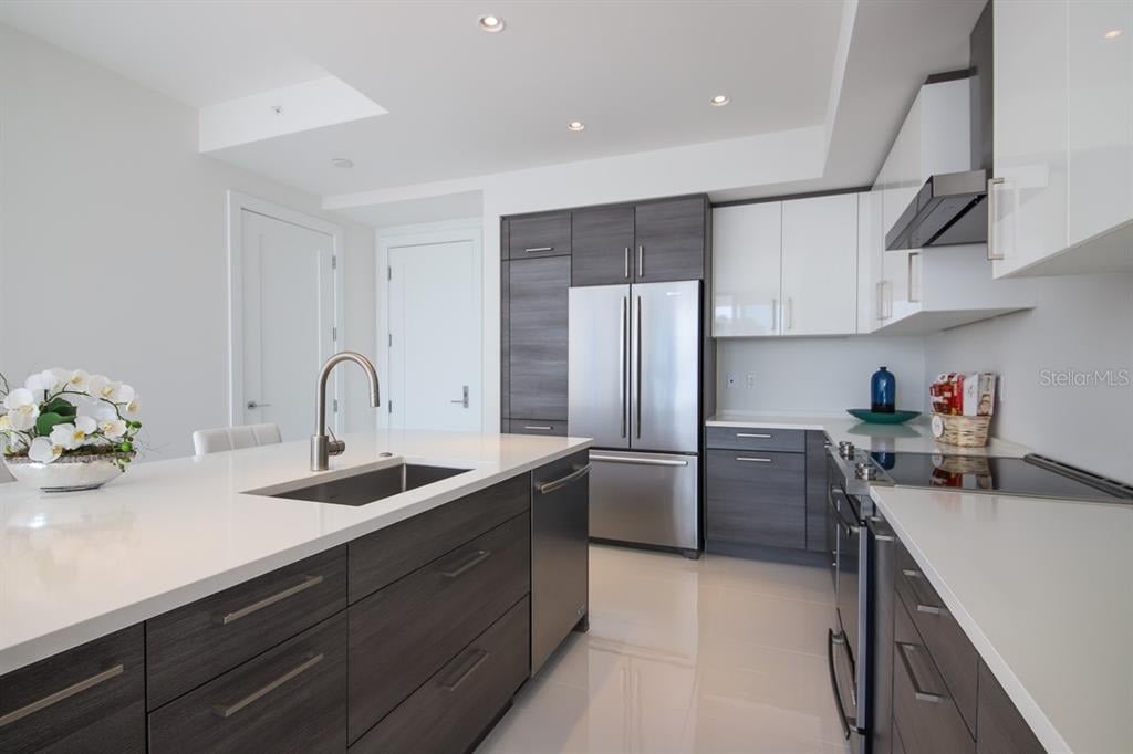 111 S Pineapple Ave Unit 812