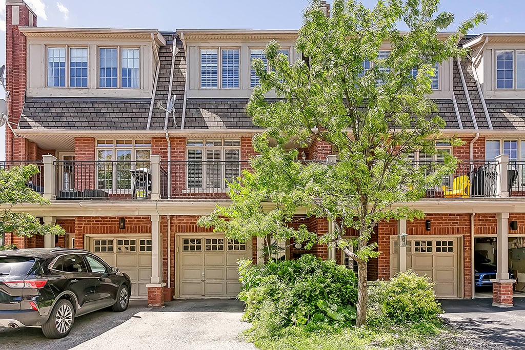 92 Lakeshore Rd W 9