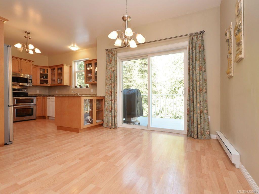 2552 Kinnoull Cres