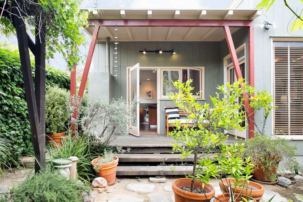 8834 Dorrington Avenue