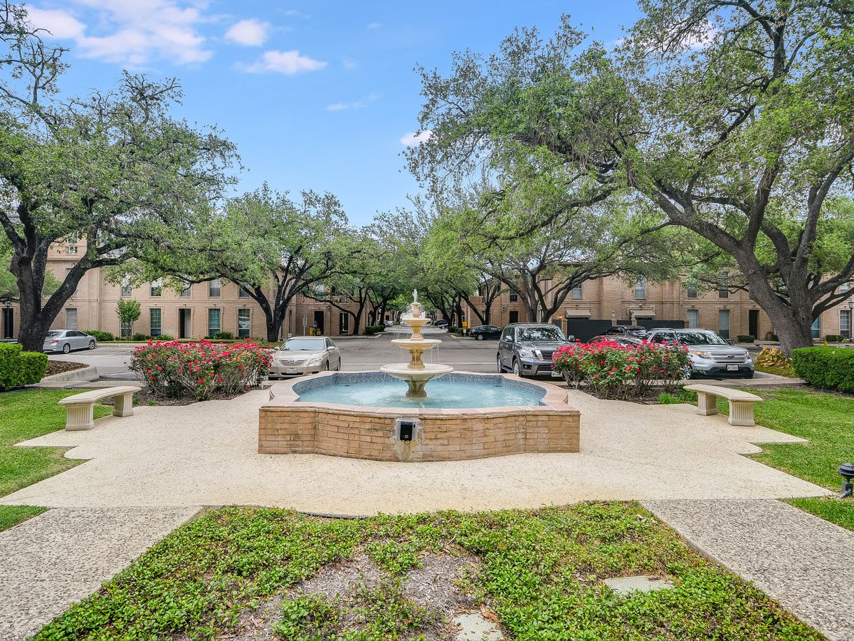 7707 Broadway #10A