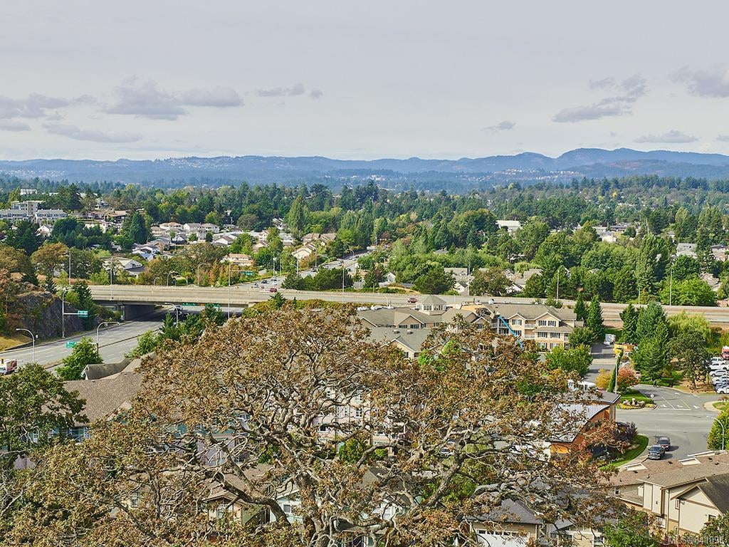 703-4011 Rainbow Hill Lane, Saanich