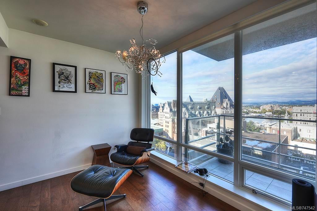 1105-707 Courtney St, Victoria