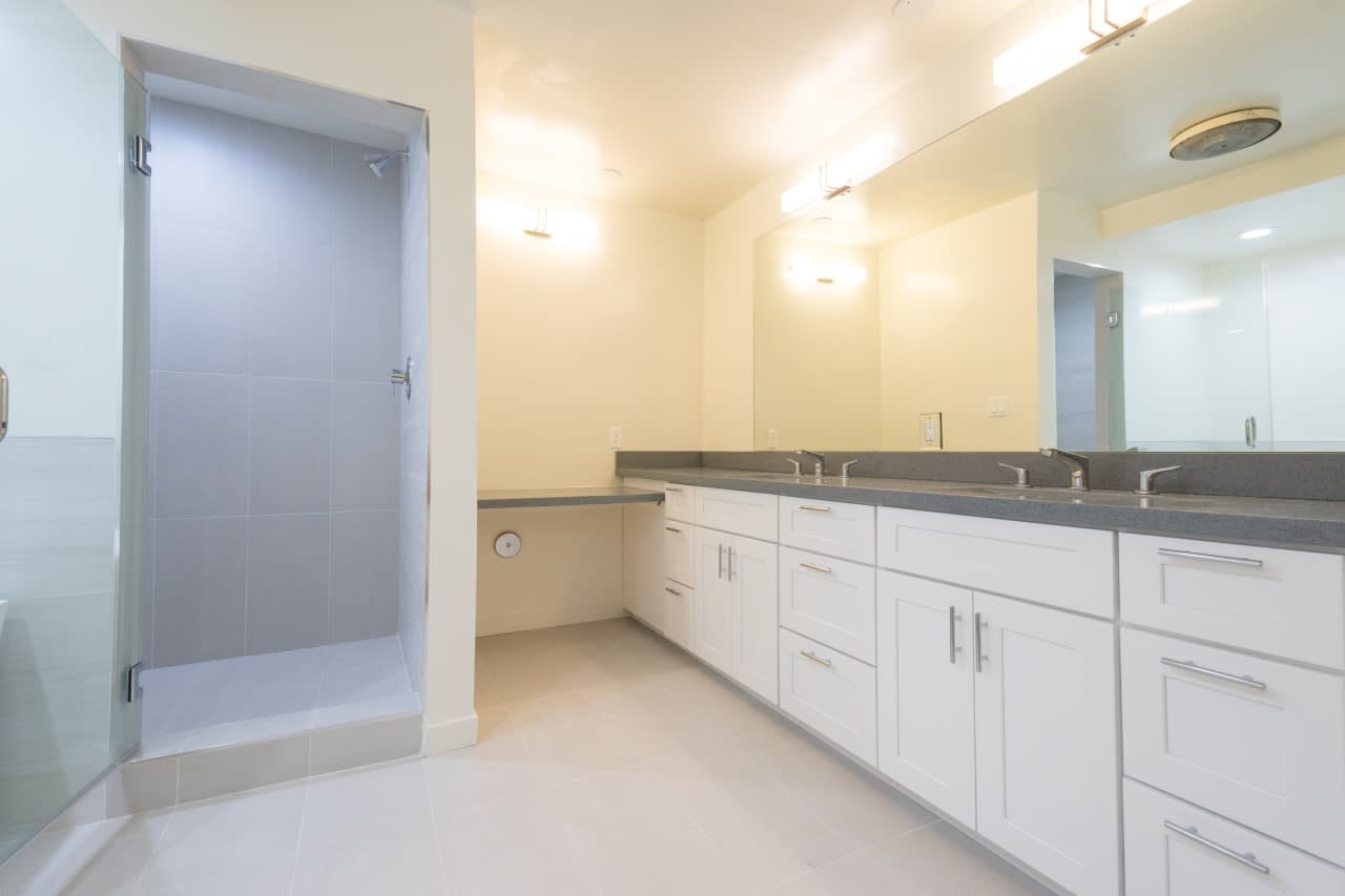 Bright and Open Maple Apartment
