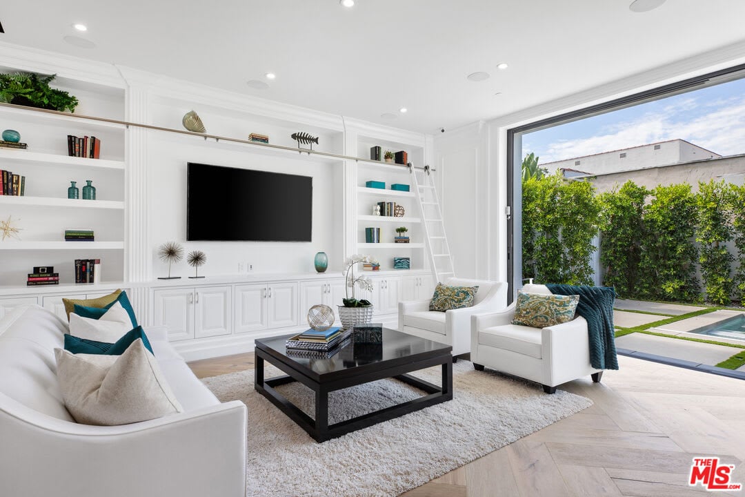 Oasis Sapphire