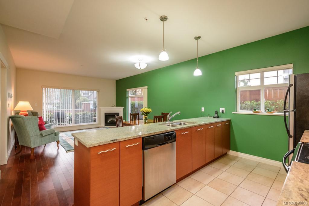 101-2380 Brethour Ave, Sidney