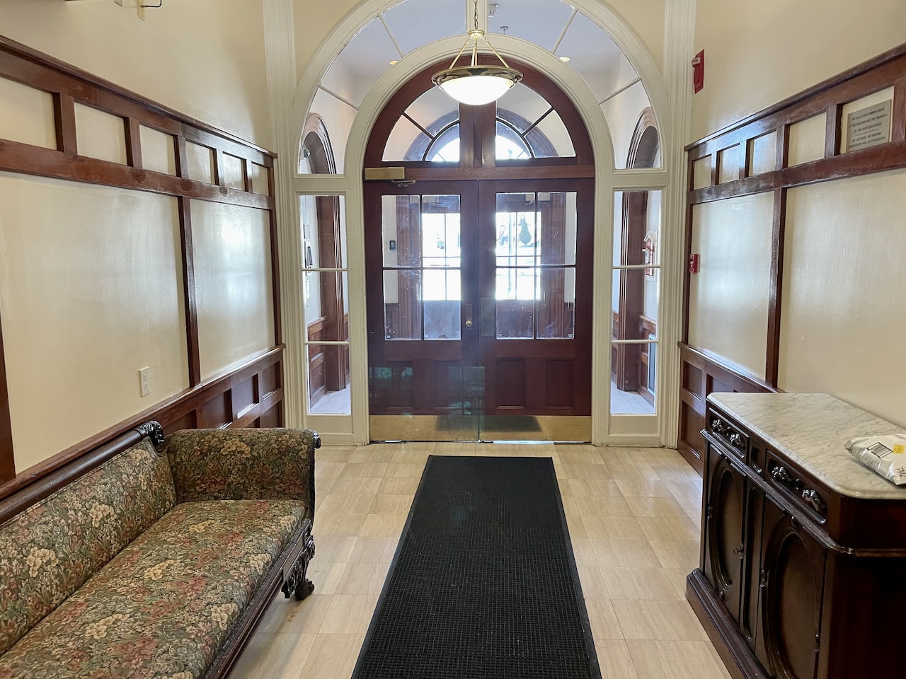 John Eliot Square - 2 Bed 1 Bath - w/ laundry, Pet Friendly, Parking and Common Roof Deck! 