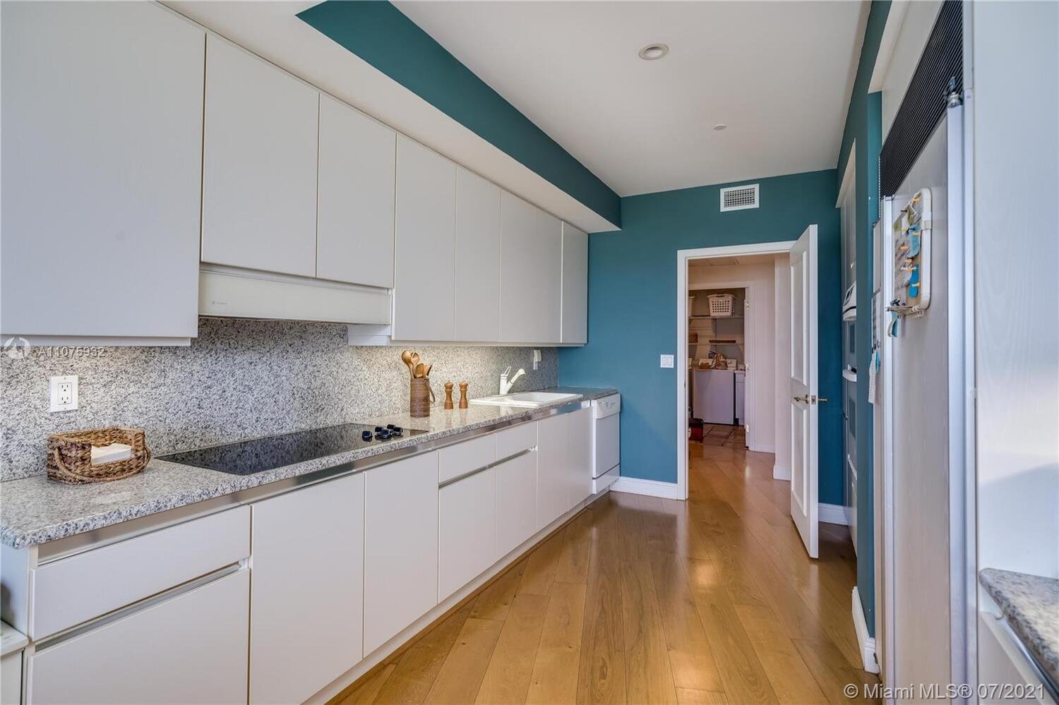 9601 Collins Ave, #505