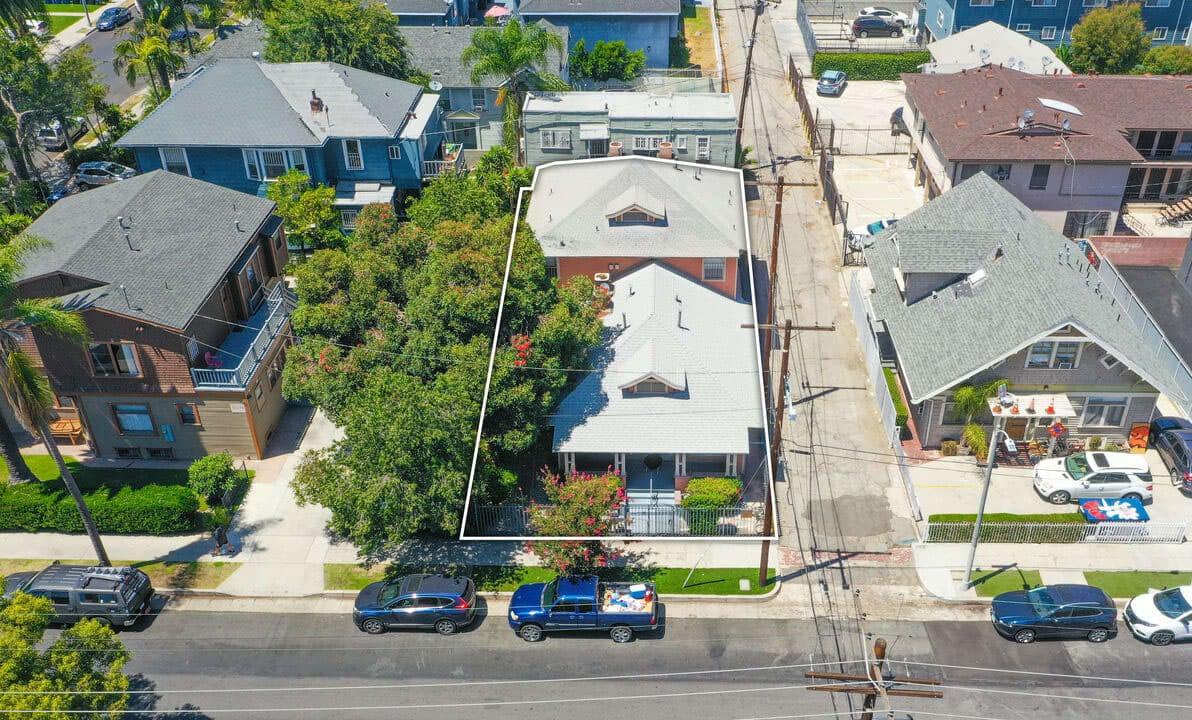 1329 W 29th St