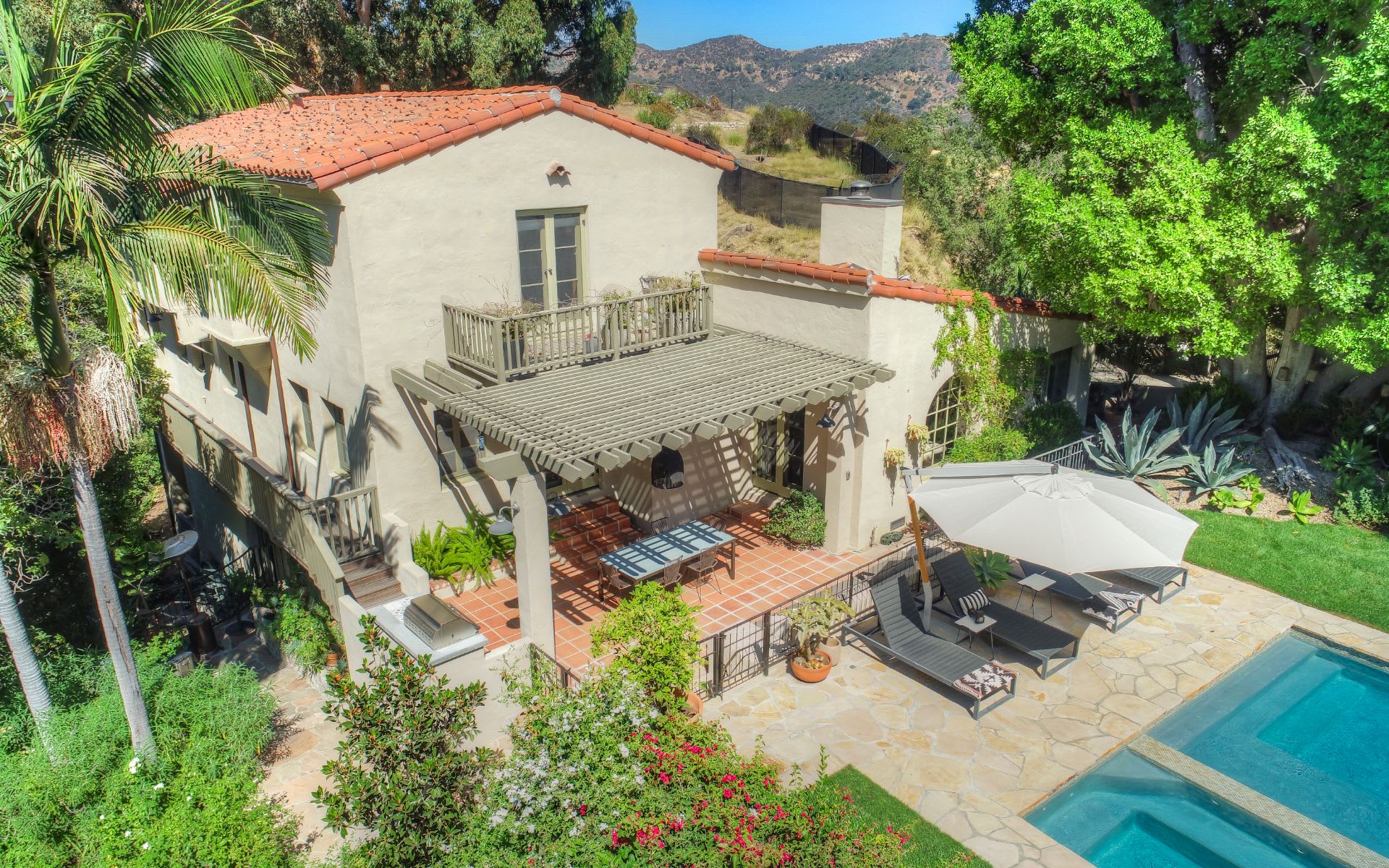  3259 Deronda Dr