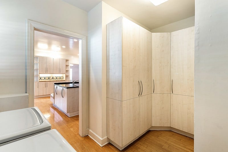 143 S Mansfield