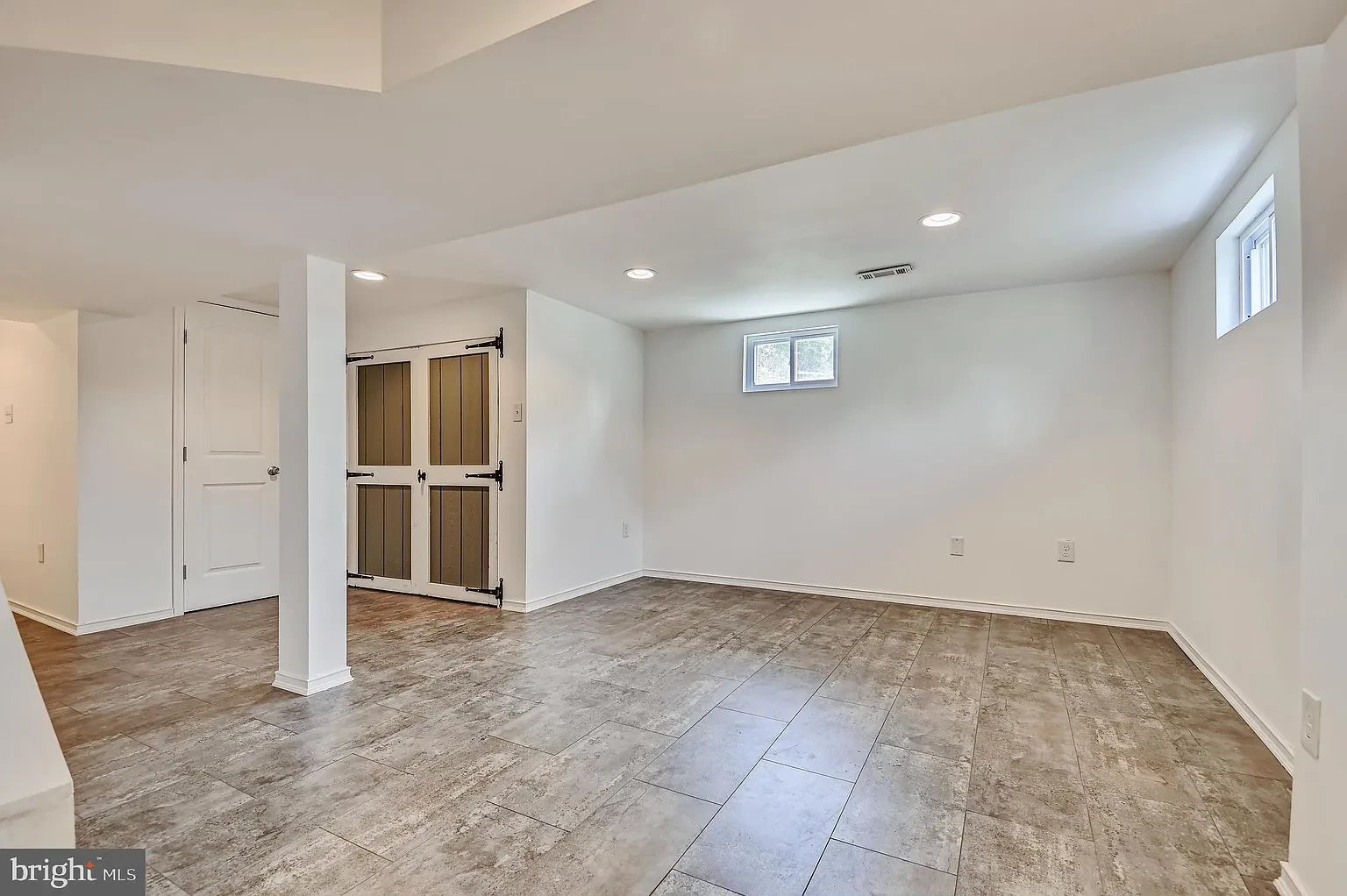1111 VERNON AVENUE