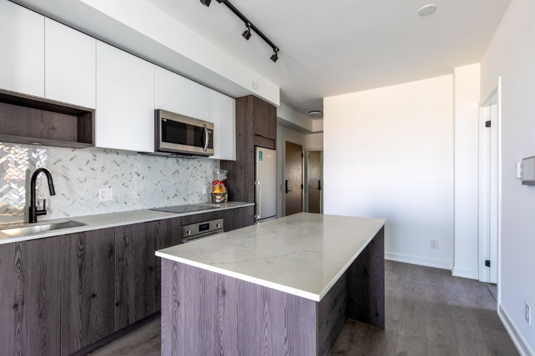 801 – 5 Defries St