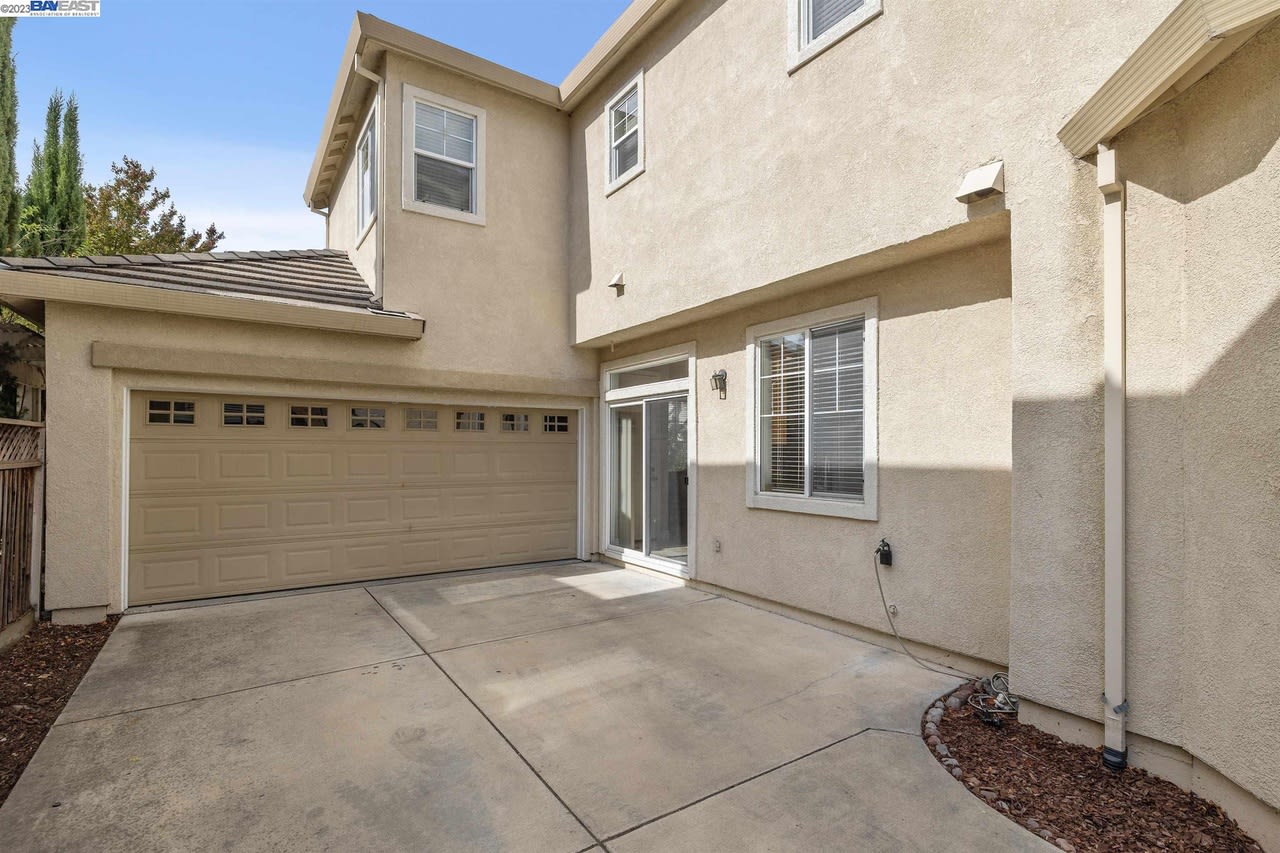 6174 Shadow Hill Dr