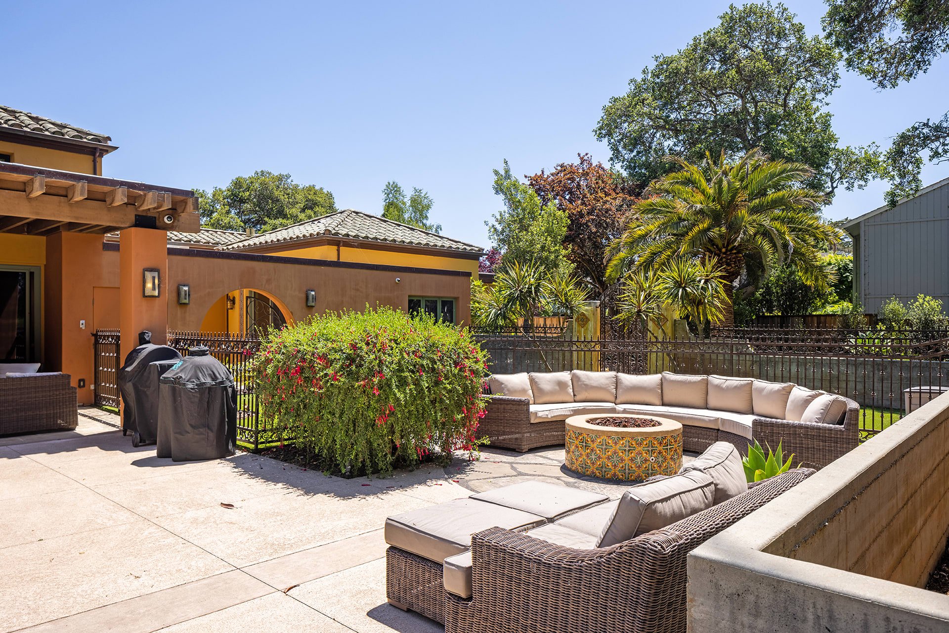 Santa Cruz Masterpiece - 1151 Scholl Lane