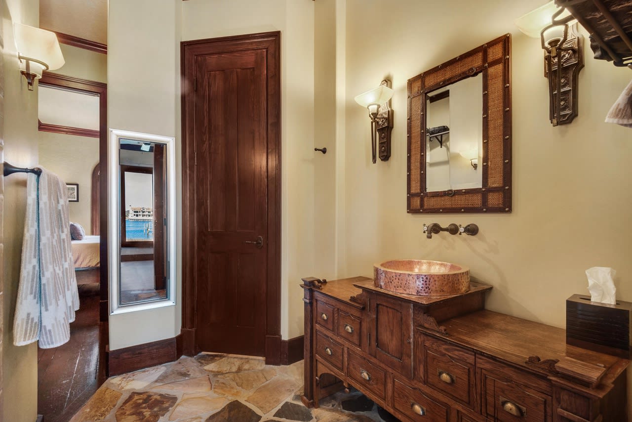 5236 Finisterre Drive