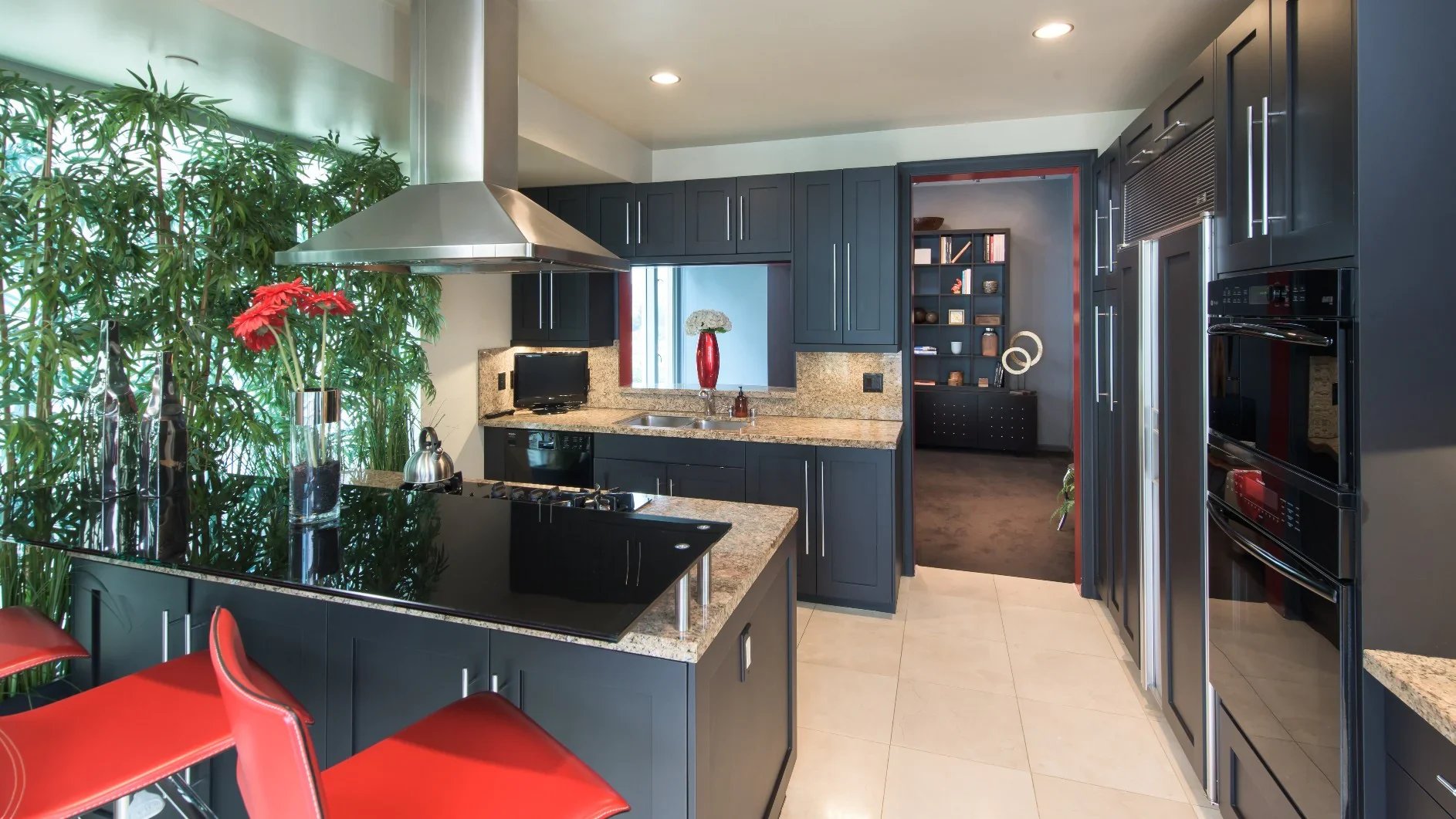 10727 Wilshire, 901