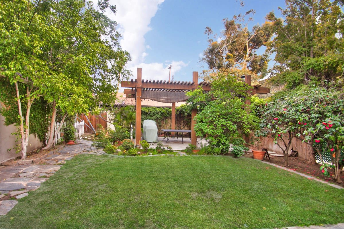 4546 Willowcrest Ave, Toluca Lake, CA