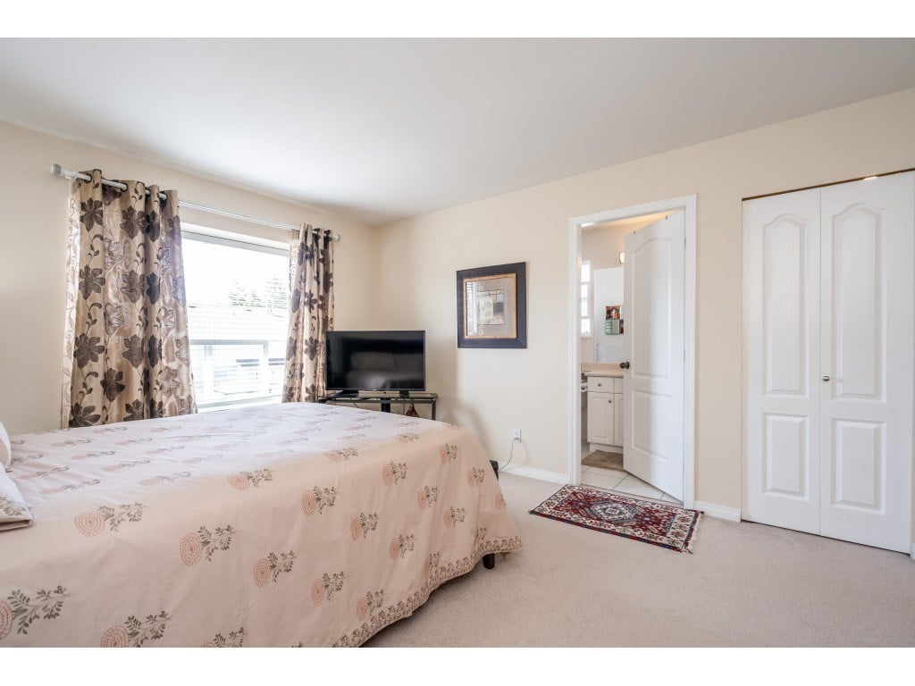 18498 64a Ave