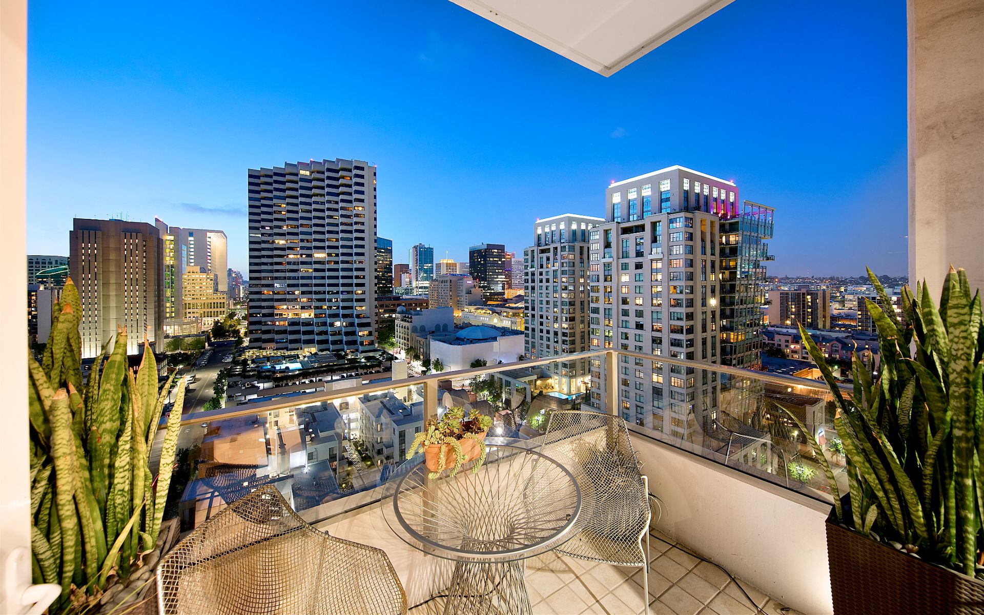 550 Front, #1405