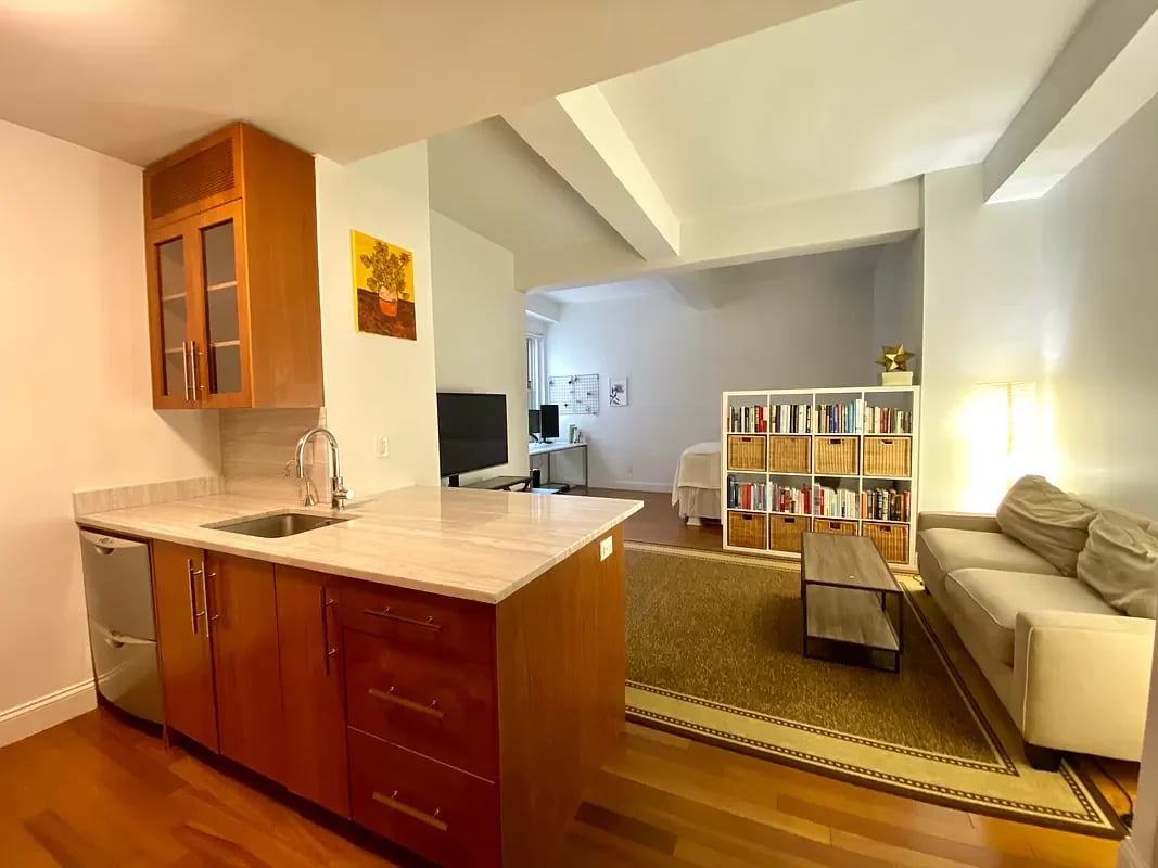 88 Greenwich Street Unit: 1218