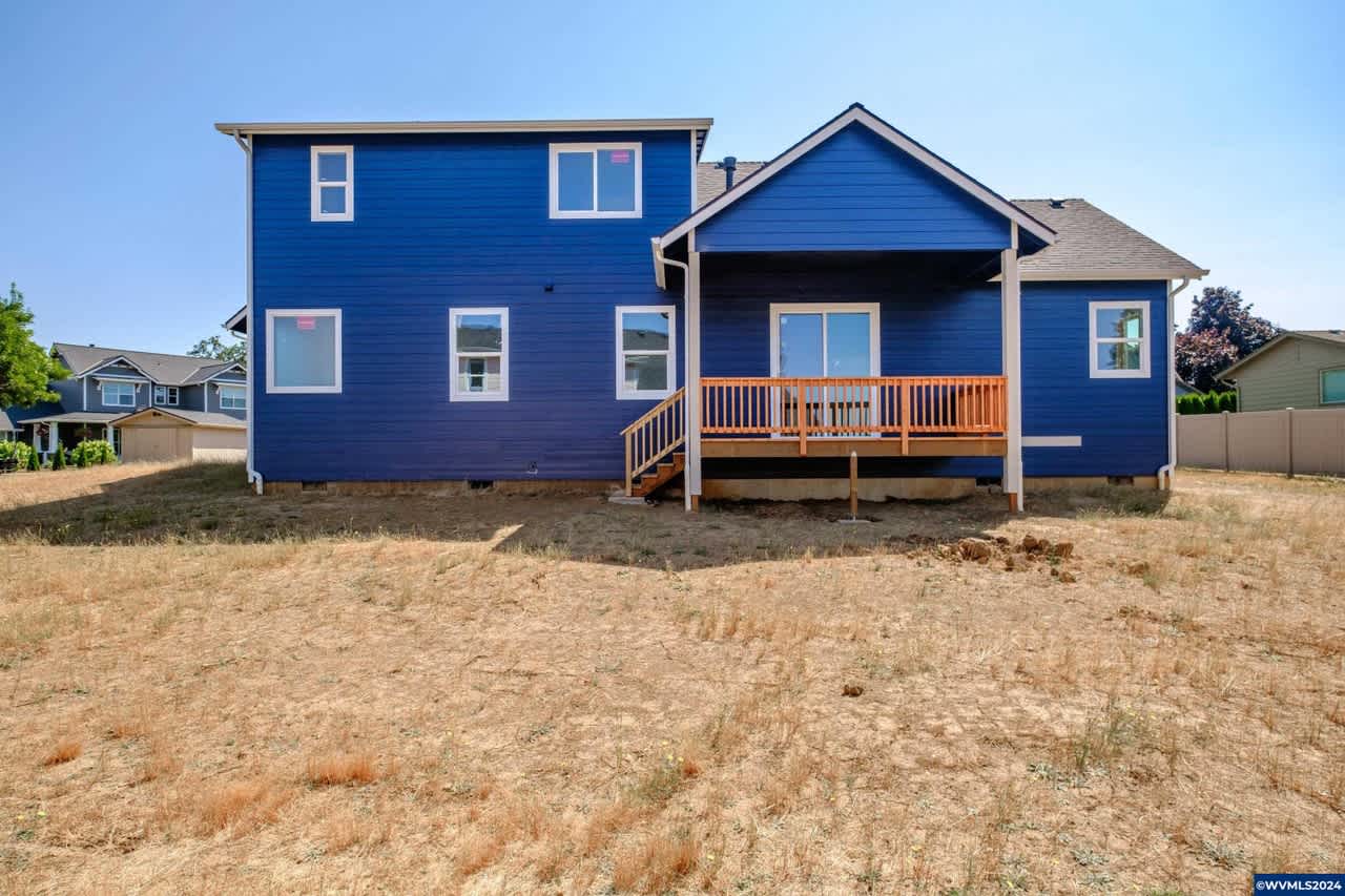 109 NW Faelan Ln