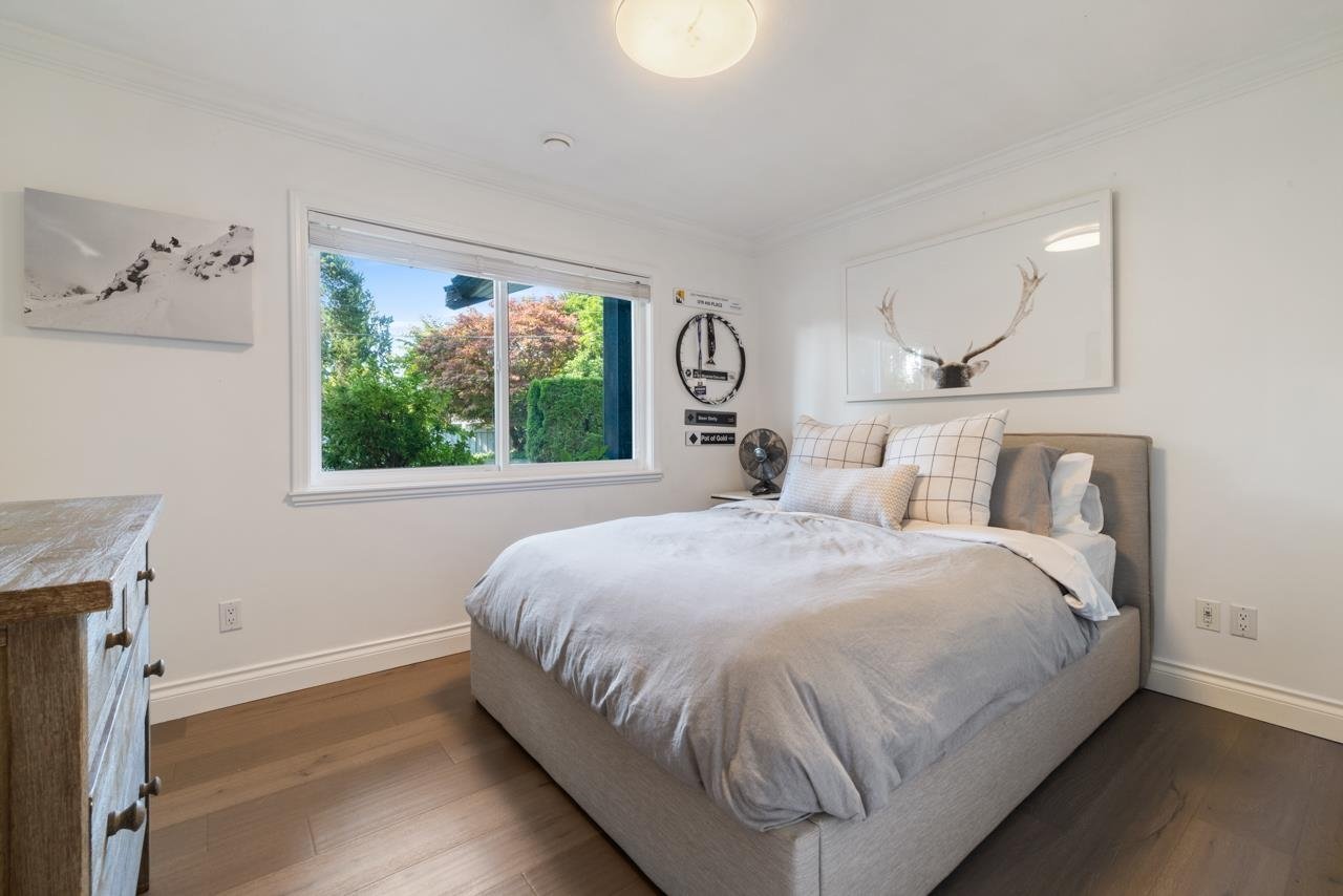 4168 Sunset Blvd