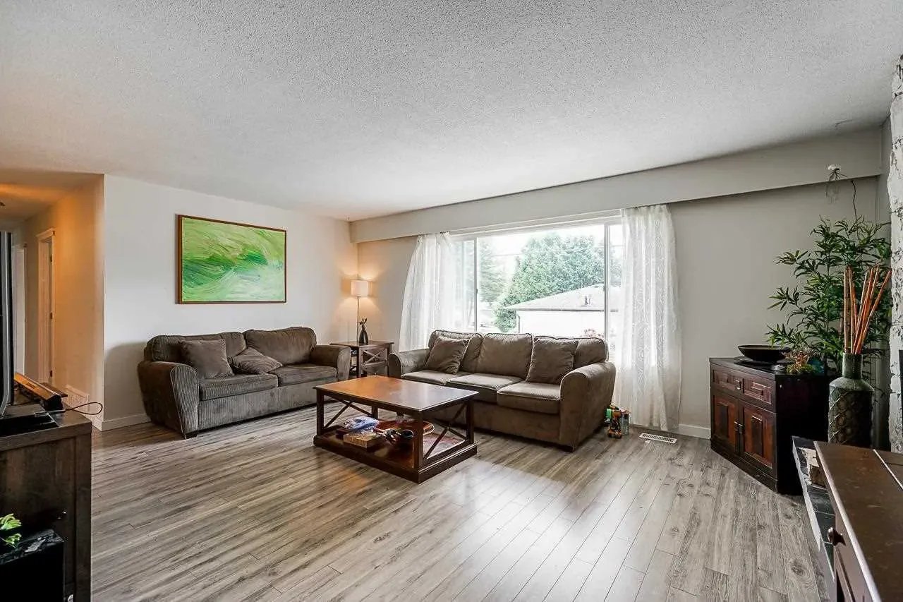 2113 Laurier Ave
