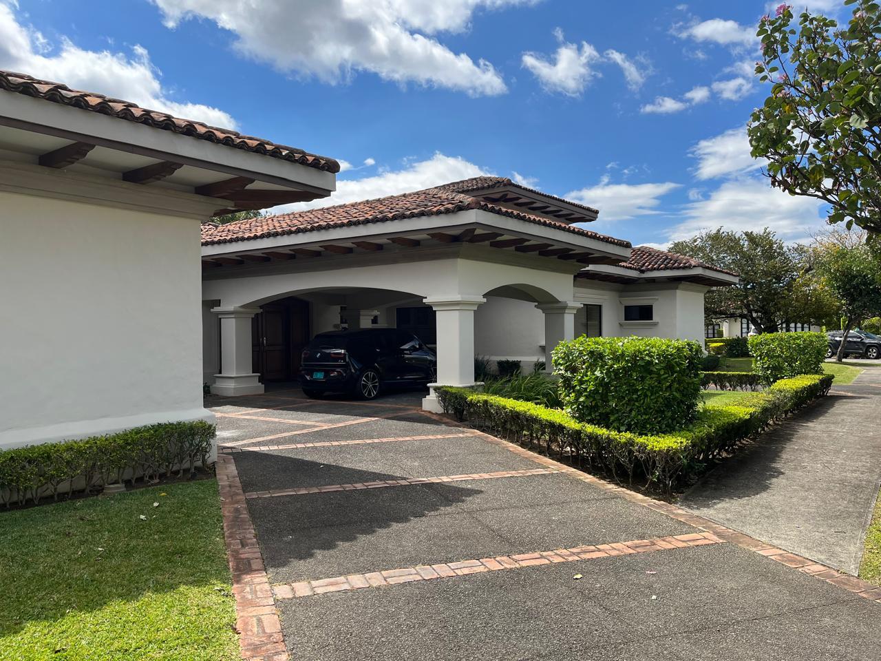 Single Level Gated Residence, Santa Ana, San Jose