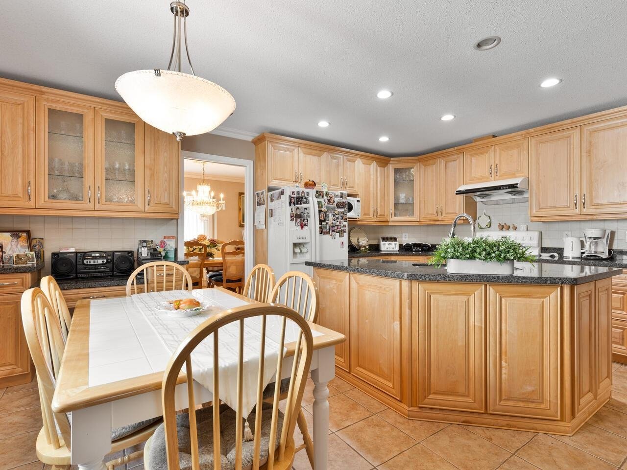 645 Thompson Ave