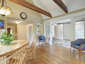 3900 Cadboro Bay Rd