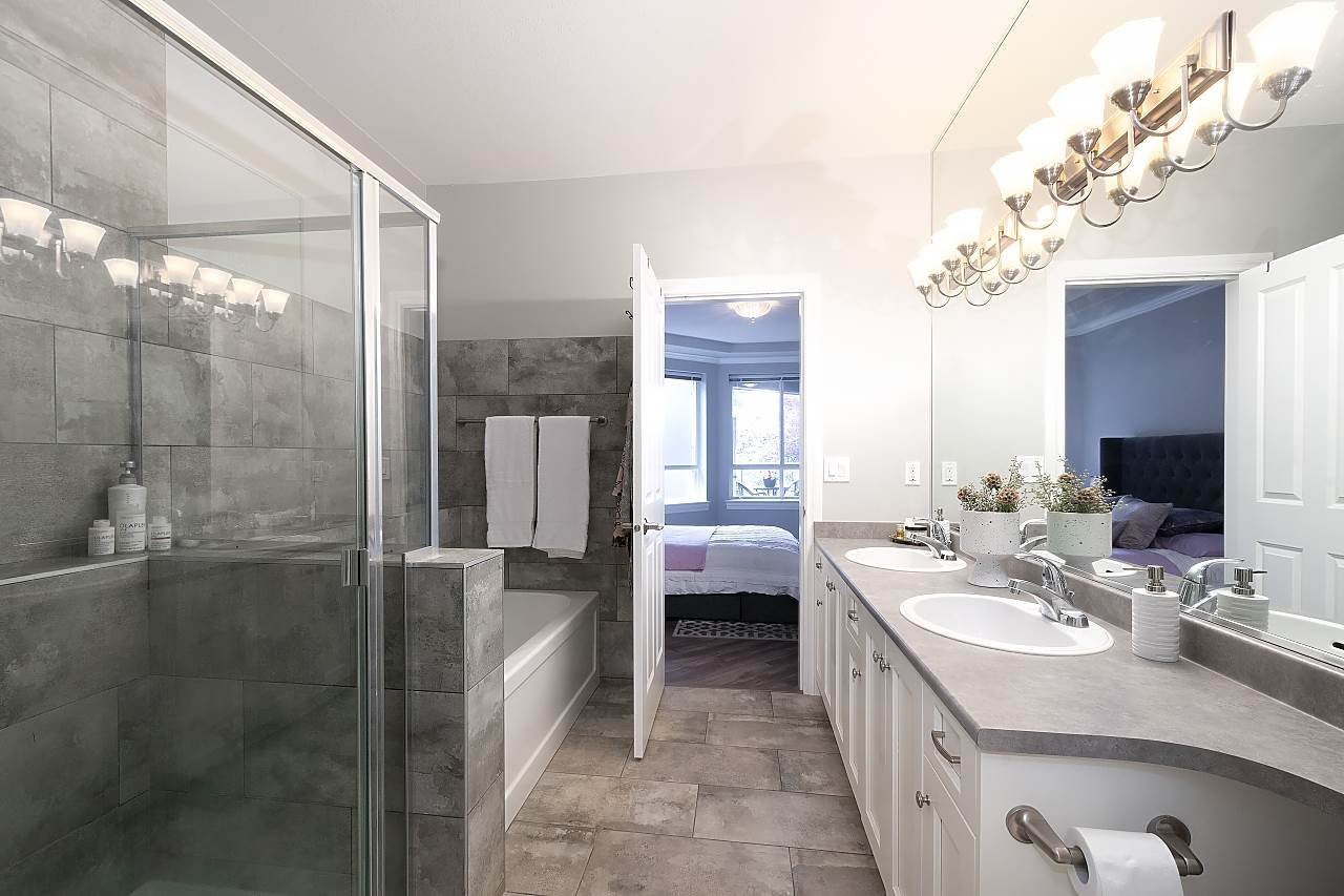 221-3280 Plateau Blvd