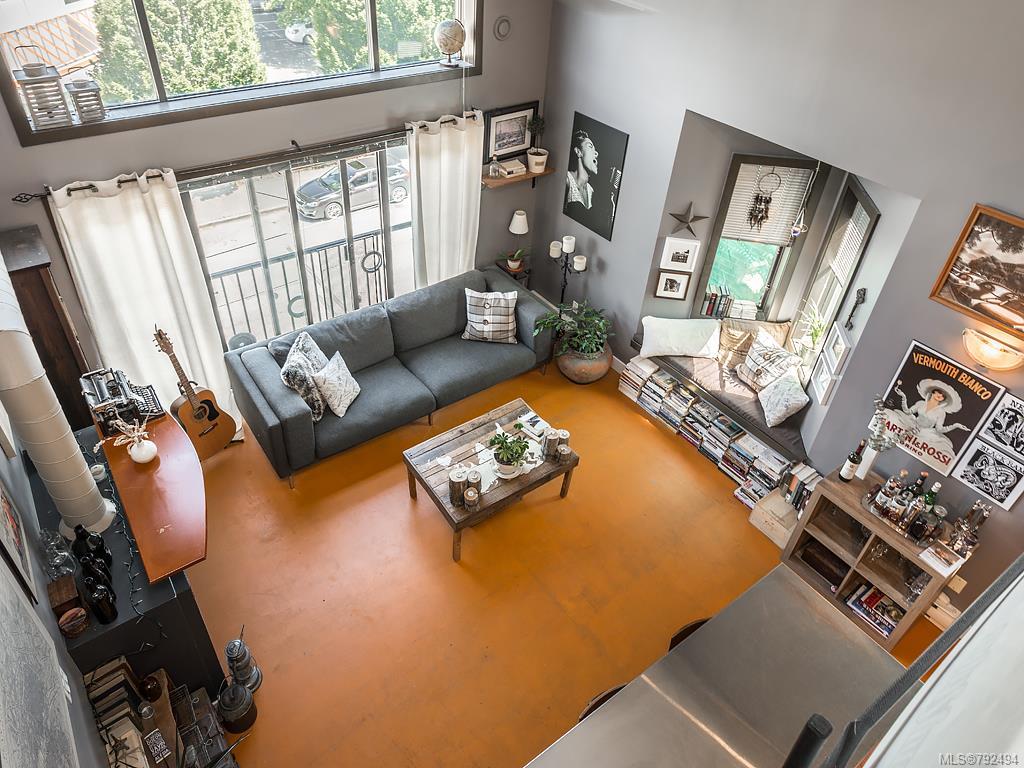 303-555 Chatham St