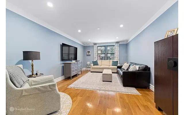 402 East 74th Street Unit: 1B