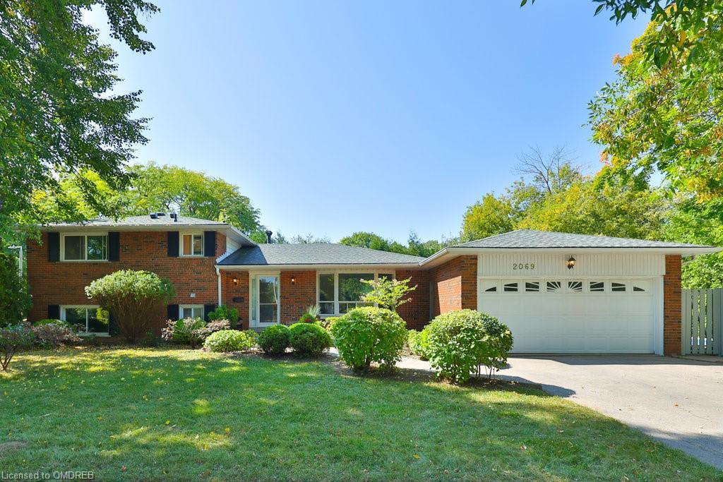 2069 THORNLEA Drive Oakville