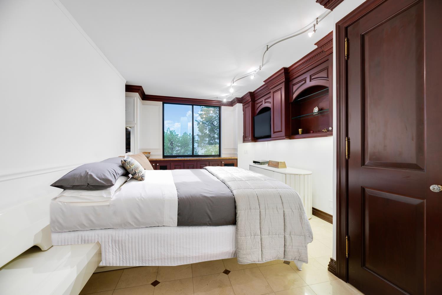 377 Rector Place, Apt 2-A