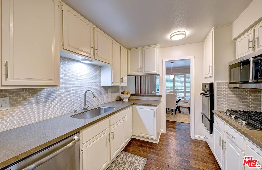 1888 Greenfield Ave #202