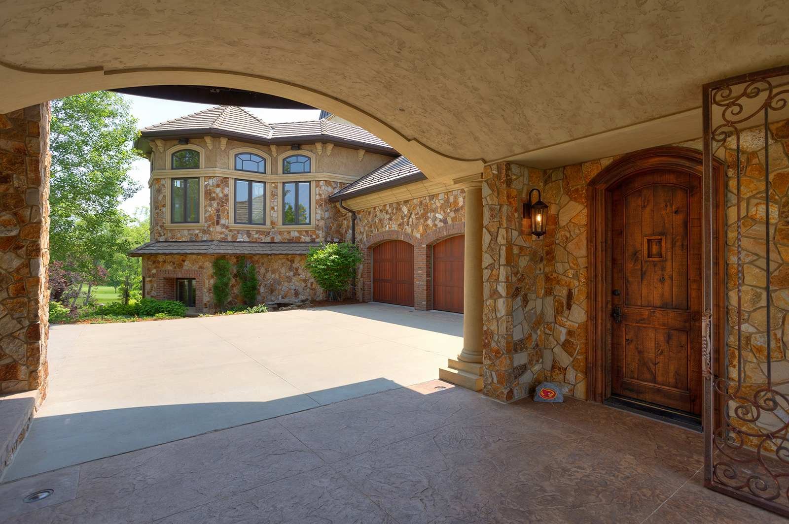 2505 NE Bellagio Court