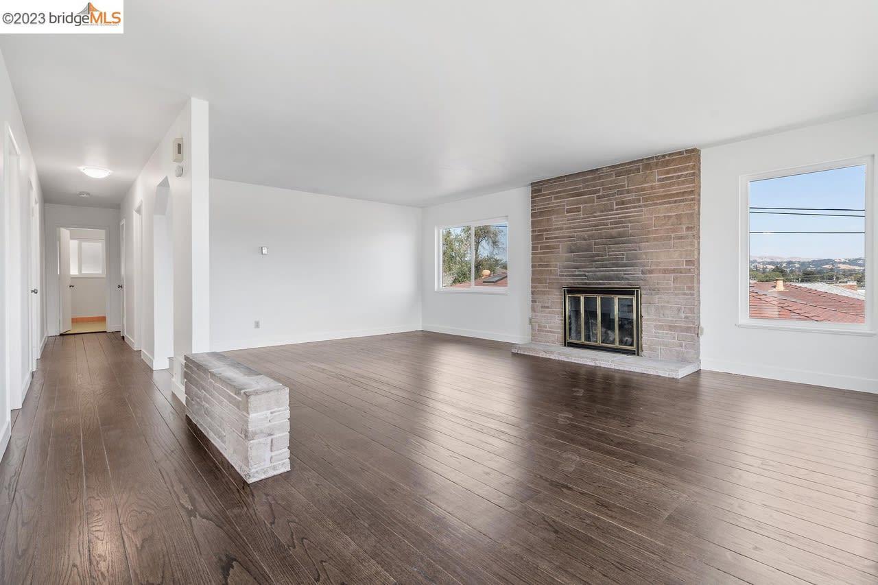 2454 San Carlos Ave