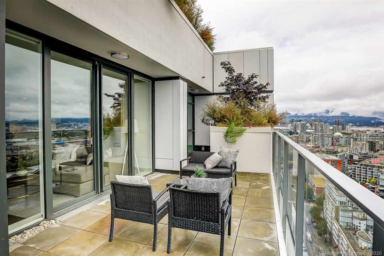 PH2-285 E 10th Ave