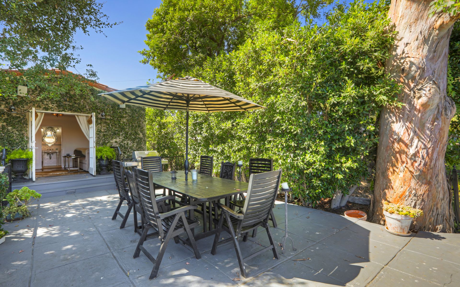  3110 Hollyridge Dr