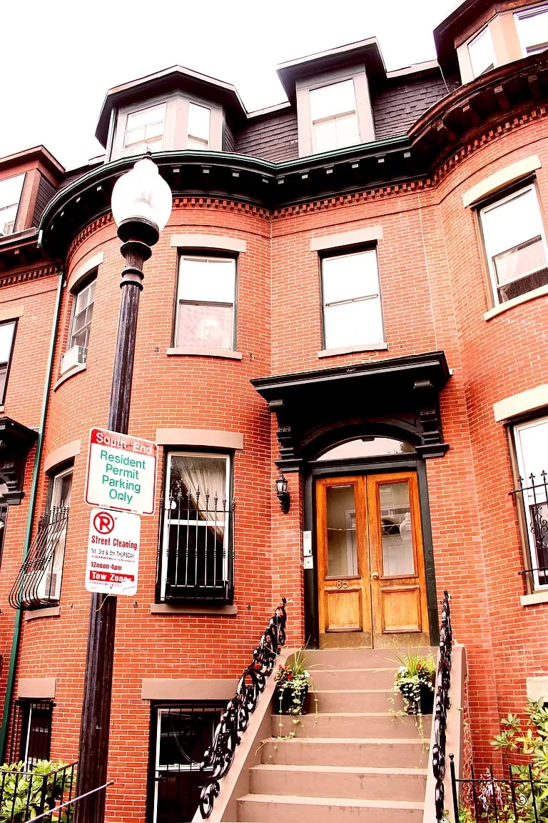 85 E Brookline St APT 3