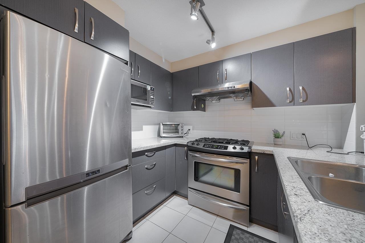 206-9288 Odlin Rd