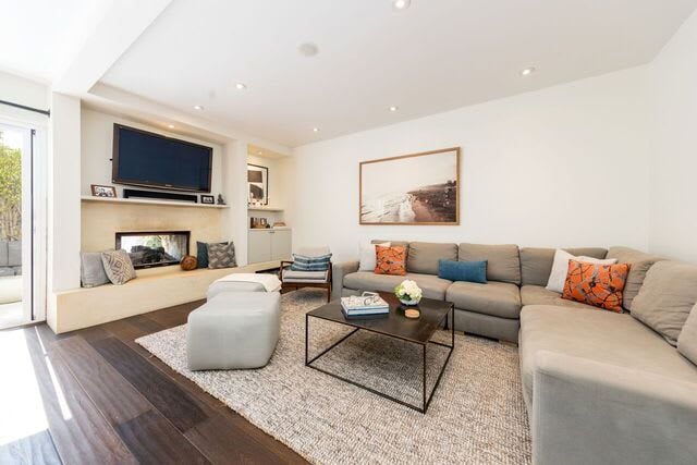 646 Flower Avenue #3