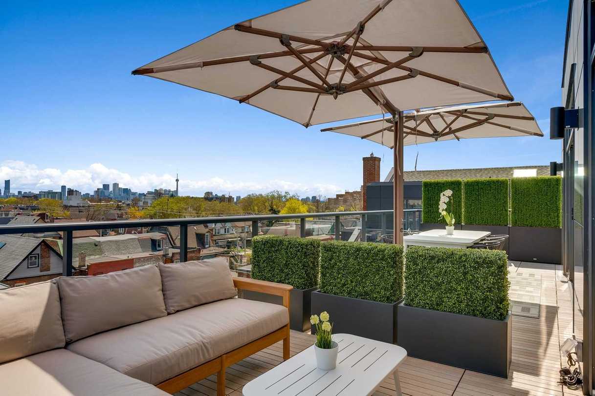 Penthouse Suite- 245 Perth Avenue