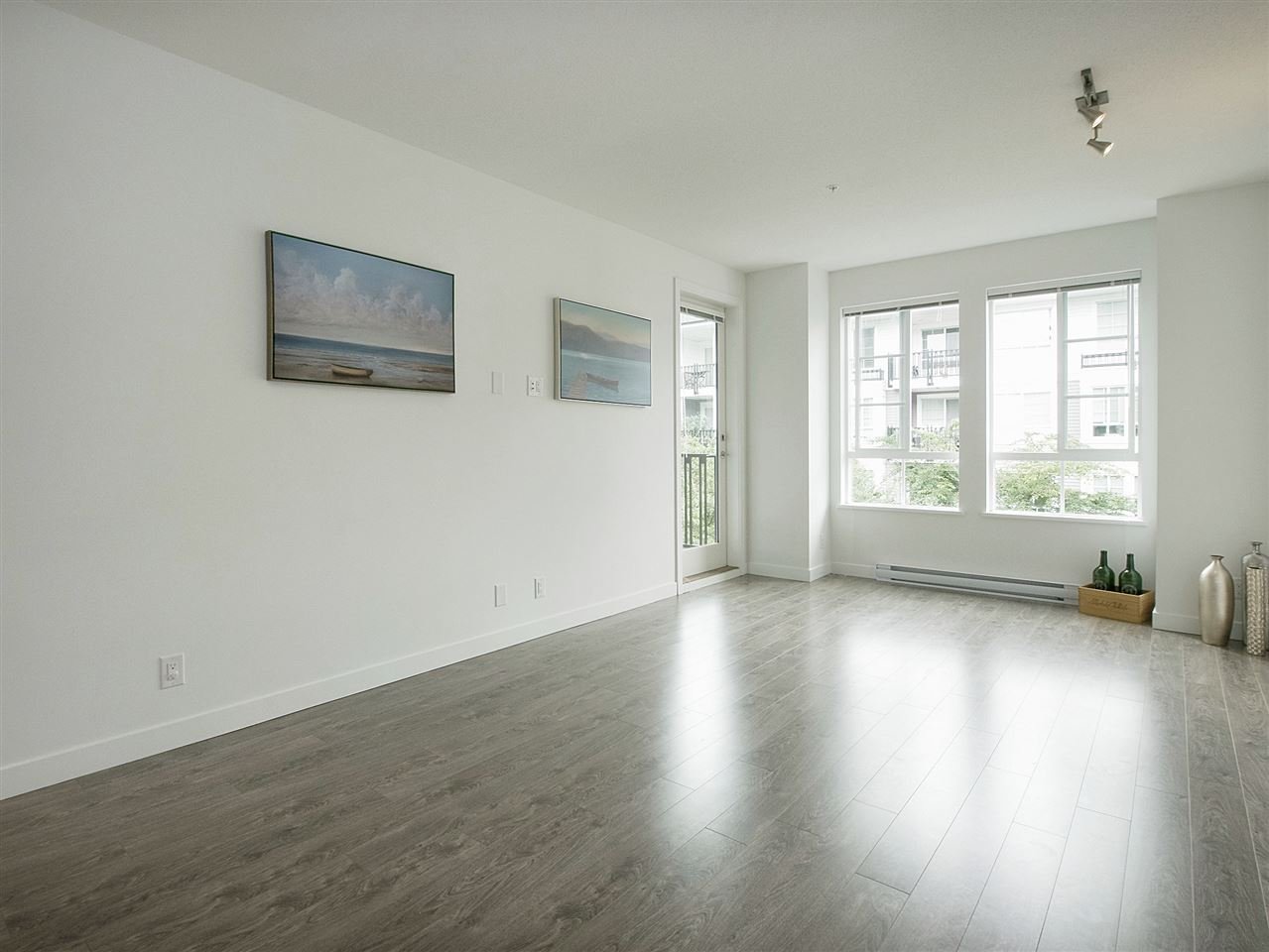 312-553 Foster Ave
