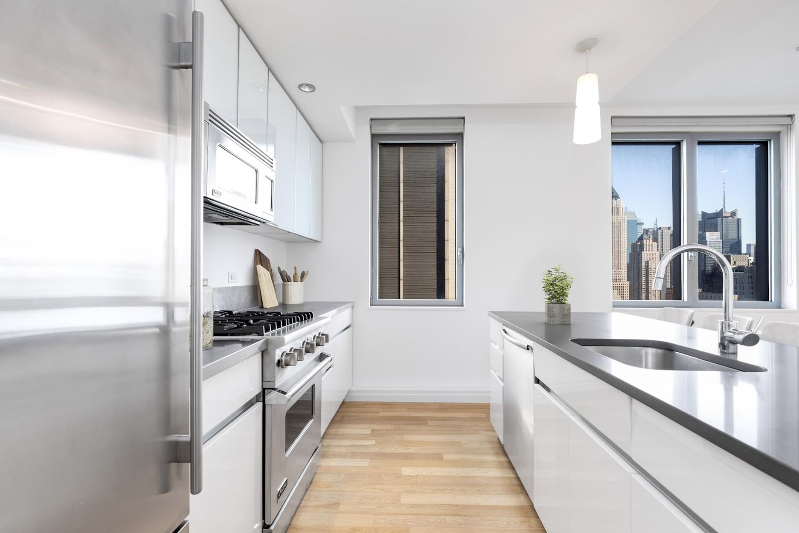 550 West 54th Street, Apt 25D