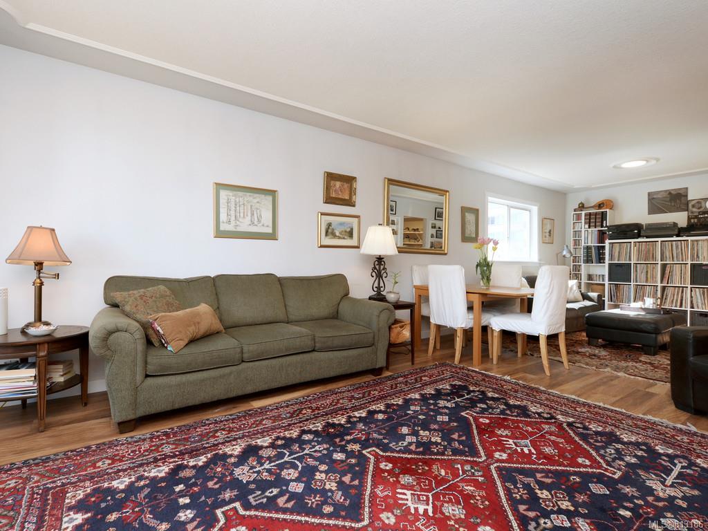 205-545 Rithet St