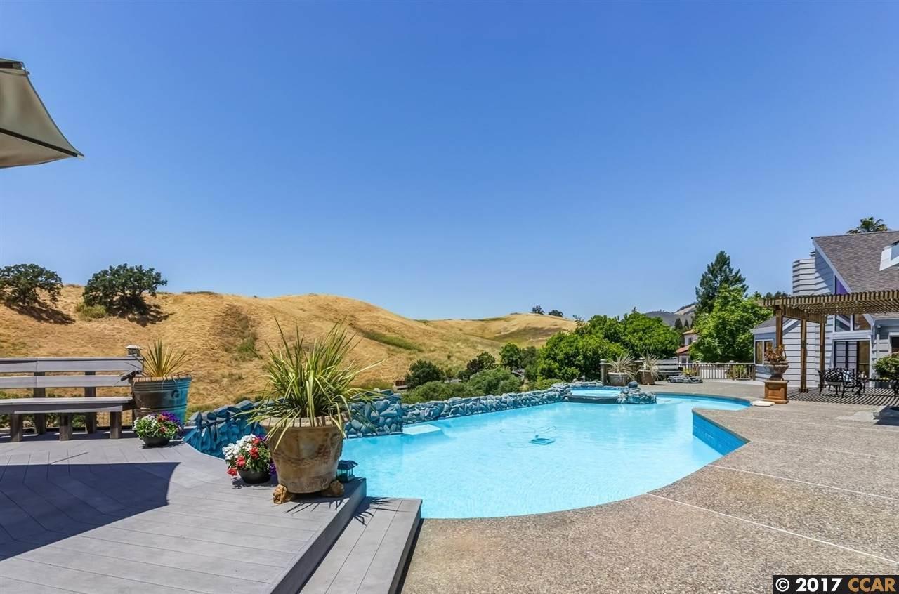 2386 Saddleback Dr